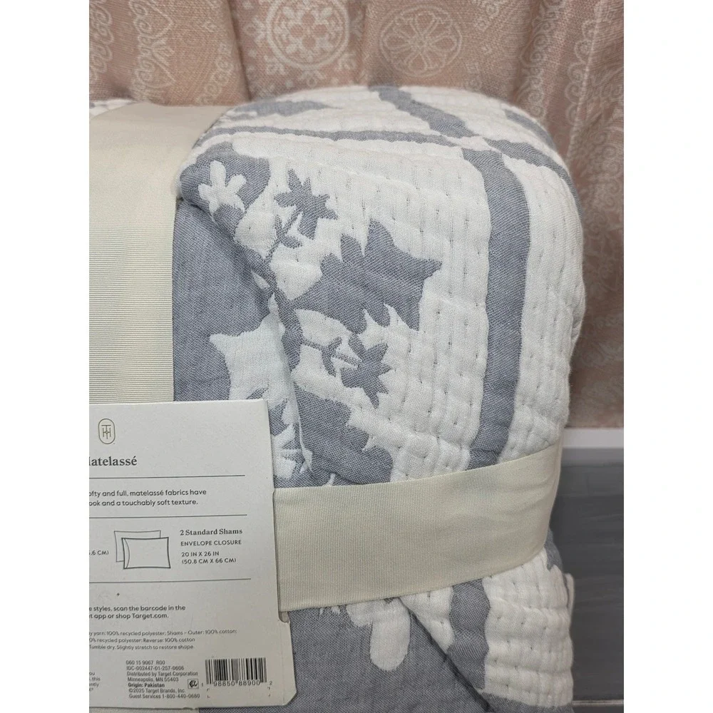 Threshold Matelasse Christmas Quilt Set Snowflake 3pc Reversible Full/Queen
